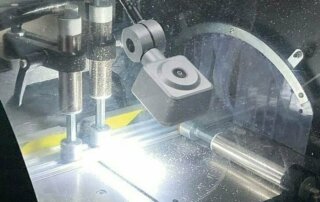 Cenaled Spot LED Industrielampe in einer Werkzeugmaschine