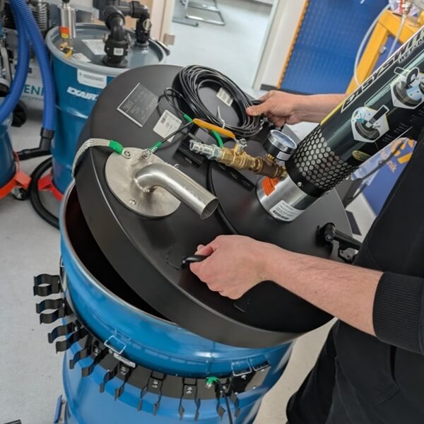 fassdeckel-baugruppe-atex-easyswitch Montage der Fassdeckel-Baugruppe am EXAIR ATEX EasySwitch